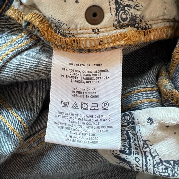 Anthropologie Pilcro & the Letterpress Mid Rise Slim Denim Shorts Size 26 Petite - Picture 9 of 9